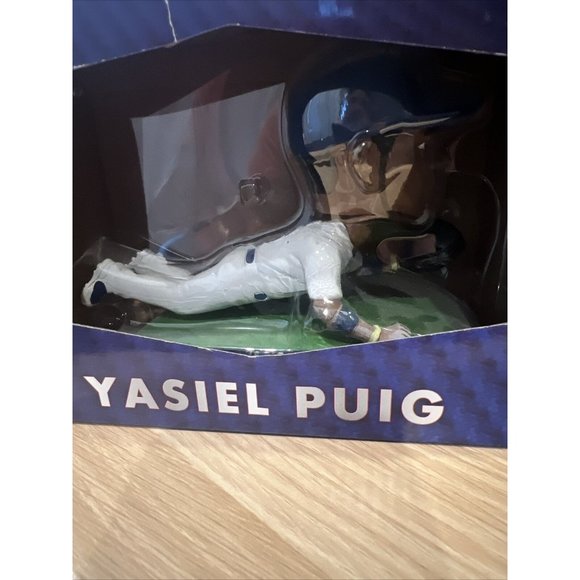 Yasiel Puig 2015 Los Angeles Dodgers Bobblehead SGA #66 NIB - Picture 4 of 15